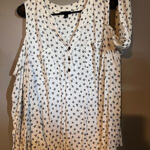 TORRID Harper Crinkle White Star Cold Shoulder Long Sleeve Top Women’s Size 2XL